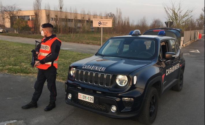Rubano un ponteggio sotto il Ponte Verdi: fuga su un furgone inseguiti dai  Carabinieri. Un arresto