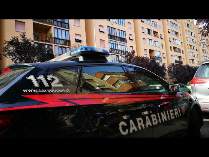 Incaricato da un parente, 12enne spara e ferisce un uomo