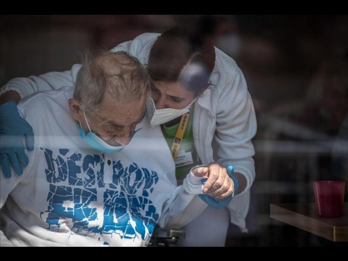 Dalla Regione Emilia-Romagna un aiuto in pi&ugrave;, a portata di click, ai caregiver familiari