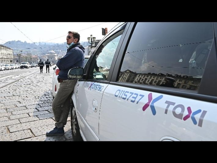 Nasce in taxi la notte di Pasquetta 