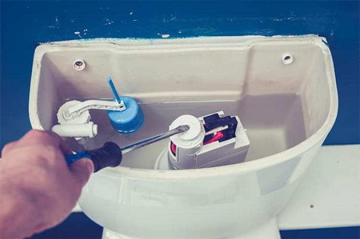 Fa pagare 400 euro un galleggiante: idraulico di Fidenza condannato al risarcimento