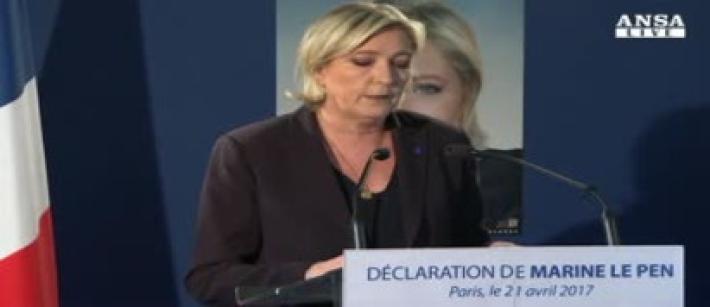 La Francia in lutto si prepara al voto