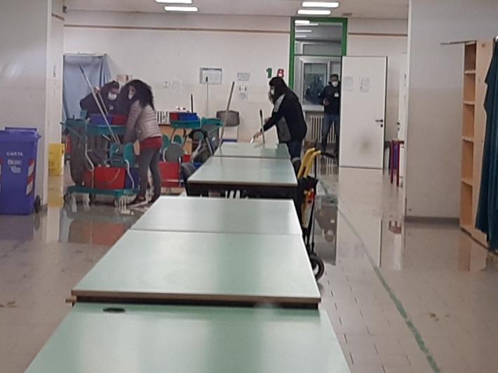 Allagato un piano della scuola Bottego: parte degli alunni deve tornare a casa