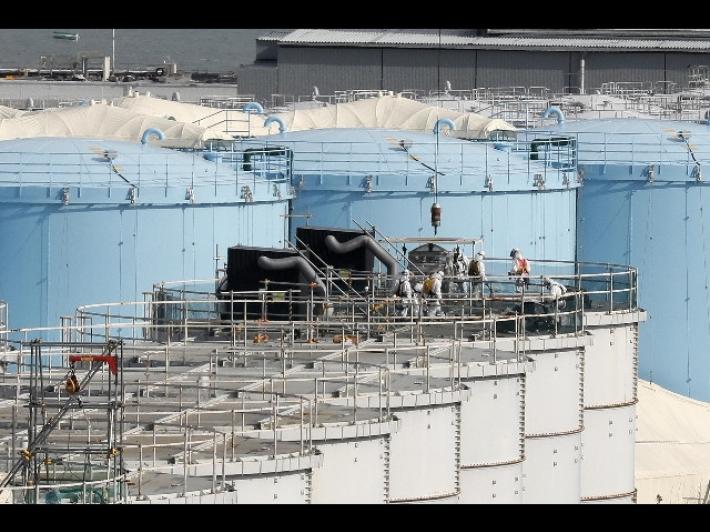 Fukushima, via libera di Tokyo al rilascio dell'acqua contaminata in mare. Cina e Corea del Sud: "Irresponsabile"