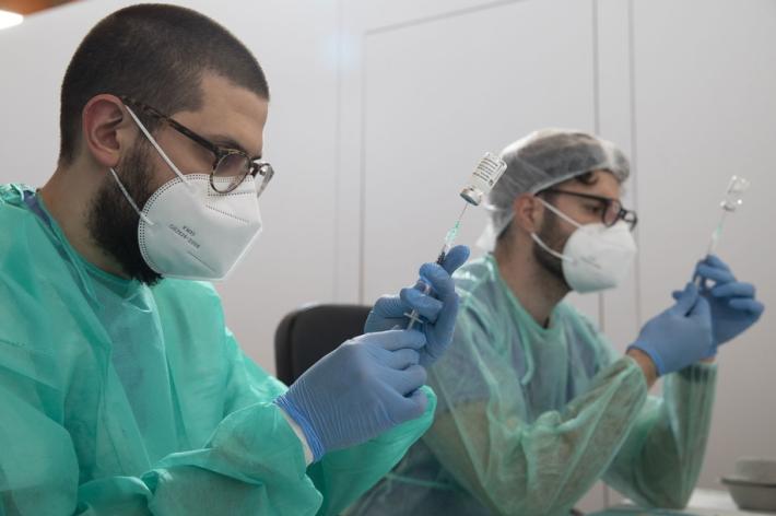 Sono 23mila i &laquo;fragili&raquo;: a 14.500 la prima dose