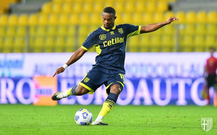 Intervento per Cyprien, stagione finita. Conti in forse per Cagliari