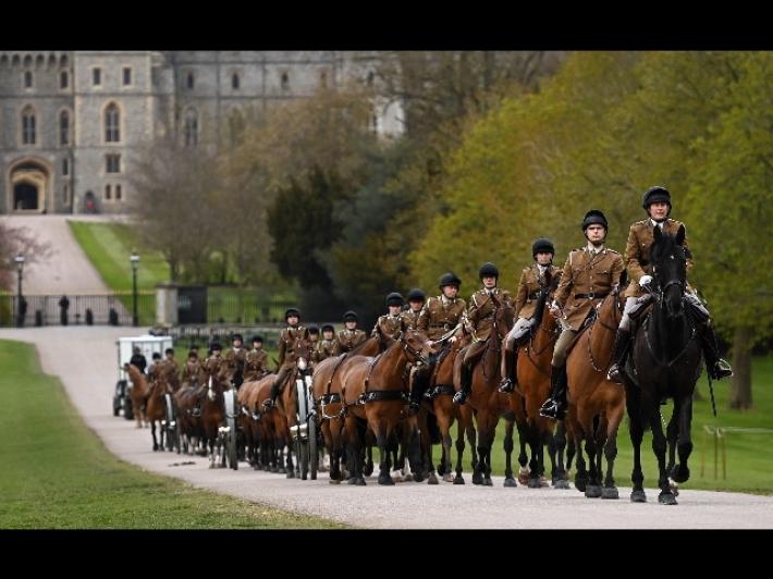 Filippo: William e Harry distanziati, un italiano al funerale