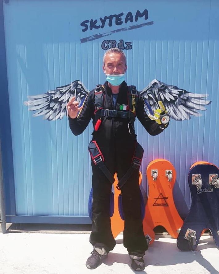 Il paracadute non si apre: un 60enne parmigiano muore nel Cremonese