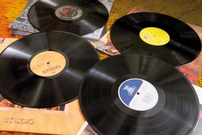 Dopo 30 anni le vendite di vinili in Italia superano quelle dei Cd 