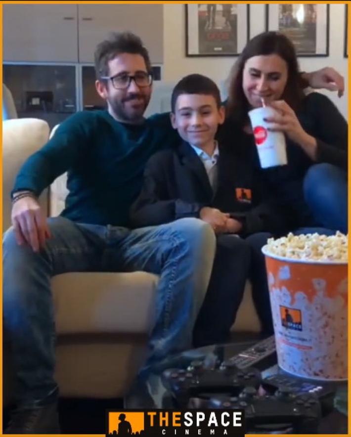 Dallo sbigliettamento in famiglia ai pop corn a colazione: il video ironico dei dipendenti dei The Space Cinema