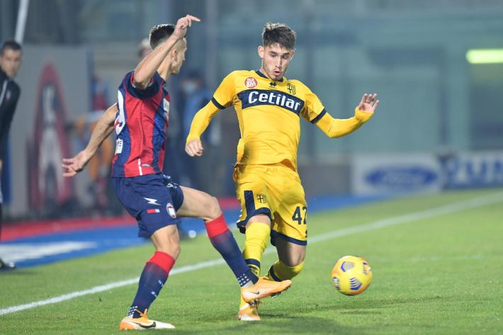 Crotone-Parma di venerd&igrave; anticipata alle 18.15