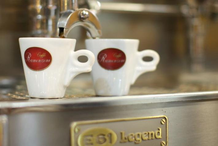 Oggi in scena il rebus del caff&egrave; al bancone