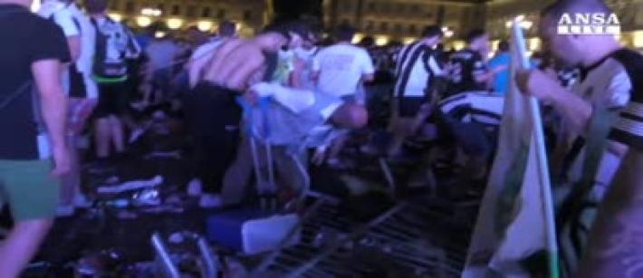 Panico in piazza a Torino, pi&ugrave; di mille feriti.  "Sembrava l'Heysel" Video