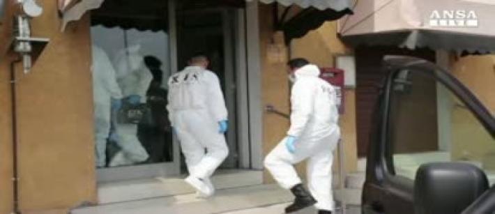 Uomini del Ris a Budrio, dove e' stato ucciso un barista