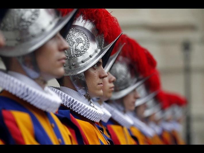 Paura in Vaticano: uomo in auto forza un varco d'ingresso. Preso in custodia dalle Guardie svizzere