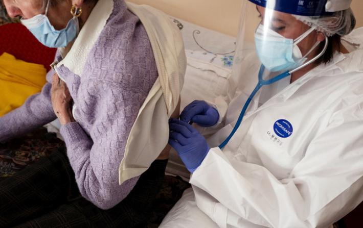 Covid, cos&igrave; si cura a casa