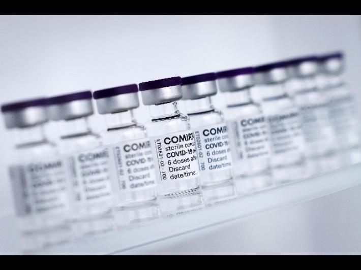 Pfizer-BioNTech chiede all'Ema il via libera per i 12-15enni