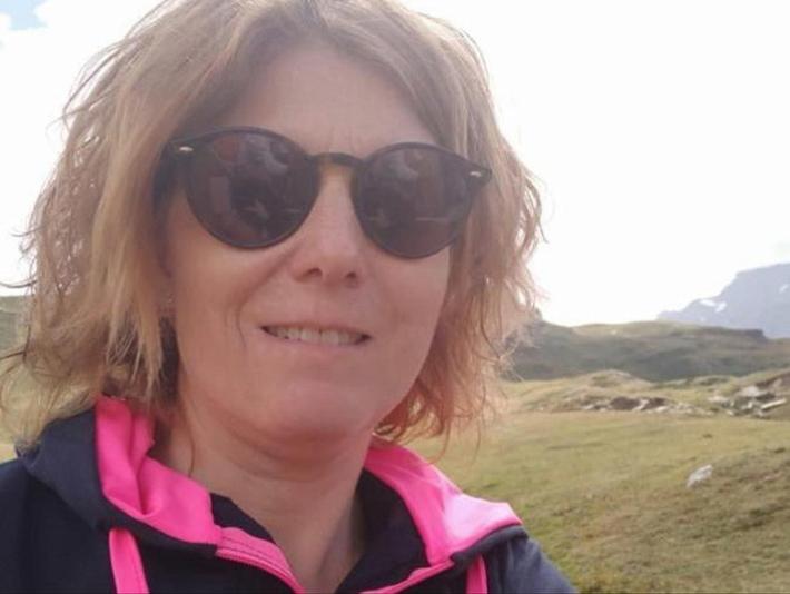 Cerca la madre biologica per le cure a un tumore, la donna cambia idea e accetta