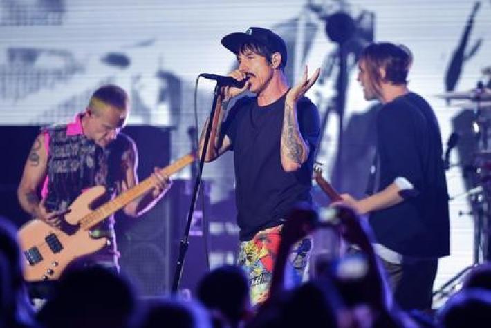 I Red Hot Chili Peppers vendono tutto il catalogo musicale