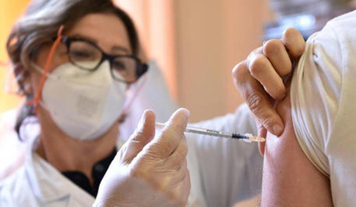Vaccinazioni anti&ndash;covid: dal 15 marzo stop al libero accesso, si accede solo su prenotazione&nbsp;