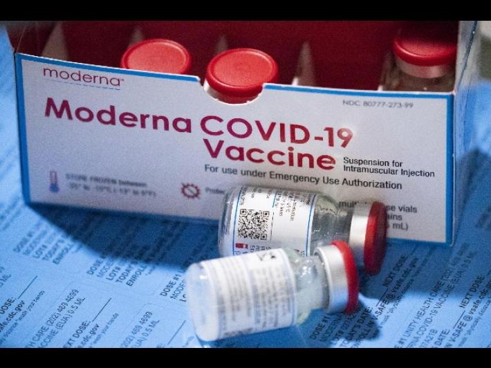 Dopo i test, il candidato vaccino di Moderna &egrave; efficace contro Omicron