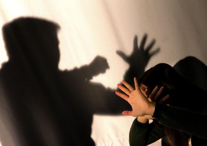 Botte e minacce alla convivente, condannato