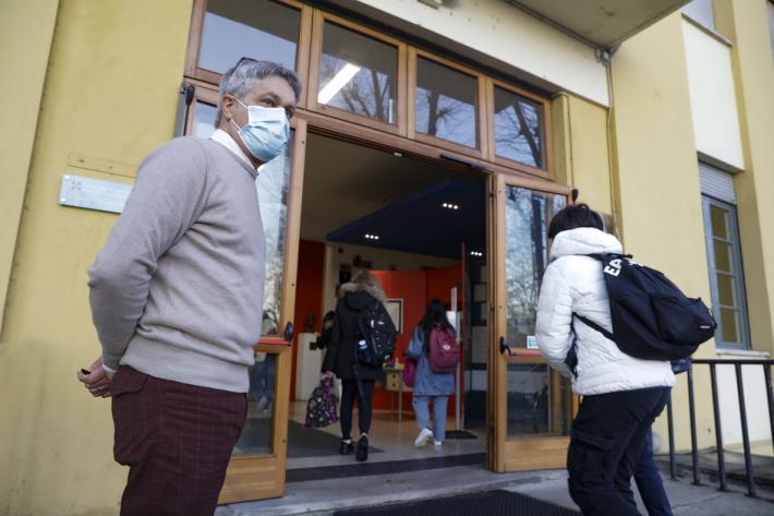 Aumentano i focolai nelle scuole: nell'ultima settimana sono 29