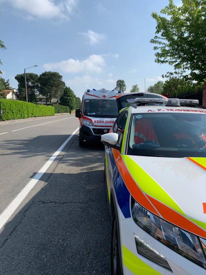 Langhirano, brutta caduta di un 50enne in bicicletta