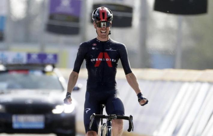 Il belga Merlier vince lo sprint a Novara 