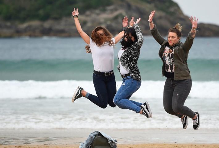 Addio coprifuoco, la Spagna in piazza come a capodanno