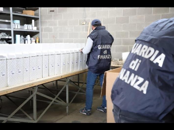 Sequestrati falsi ricambi Iveco a Como