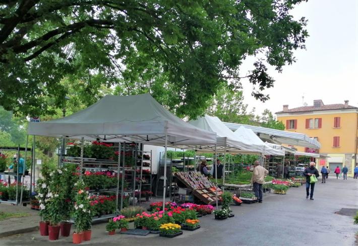 Centro storico rinnovato, tornano le bancarelle a Fornovo