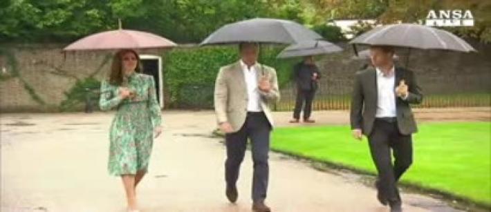 William e Harry al memoriale giardino in onore della madre