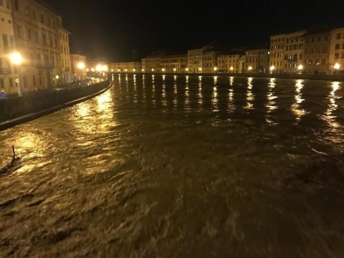 L' Arno in una notte &egrave; tornato fiume dopo mesi di siccit&agrave;