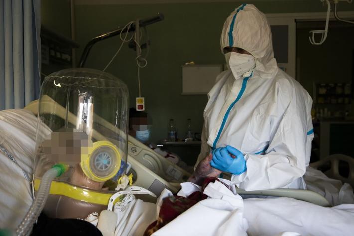 Meschi e Rossi: &laquo;Il calo dei contagi? Lento. Troppa gente senza mascherina&raquo;