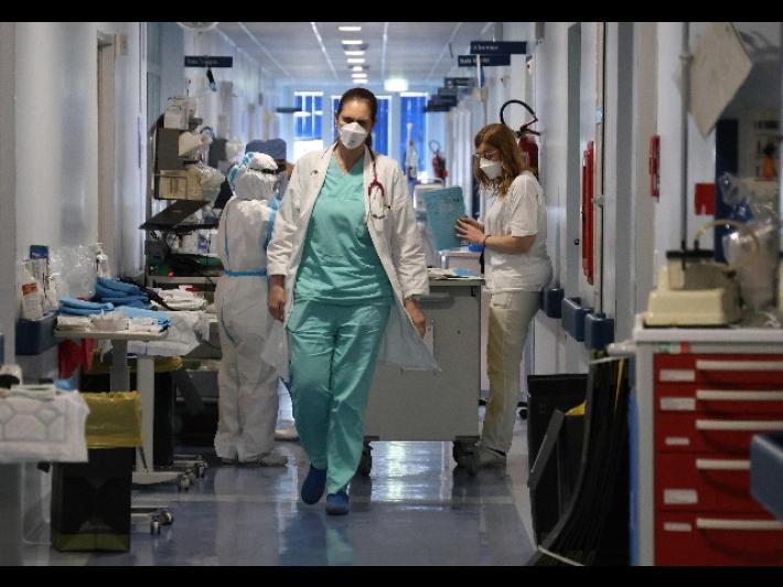 In Italia 5.218 nuovi casi e 218 morti. Tasso di positivit&agrave; in calo all&rsquo;1,9%