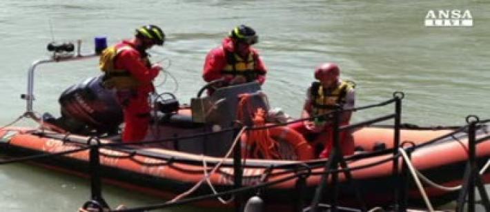 Anziana 72enne trovata cadavere in un auto dentro un laghetto