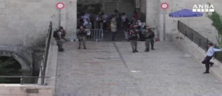 Attentato alla spianata delle moschee, uccisi due agenti