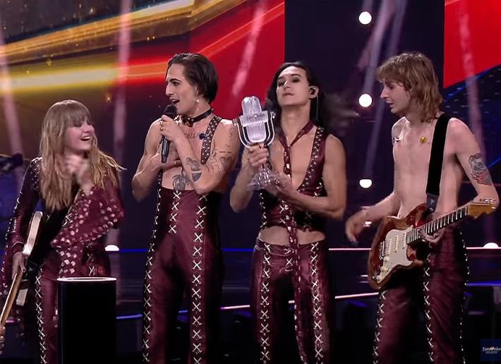 "Zitti e buoni": l'esibizione di Rotterdam  - Video