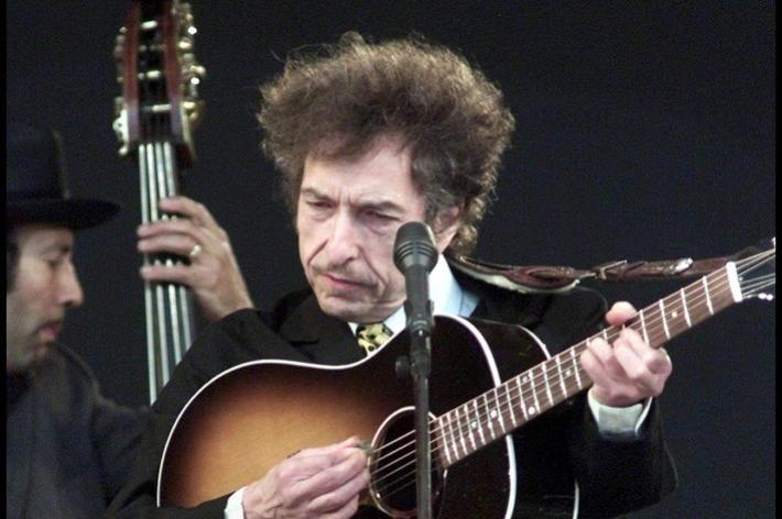 Menestrello, poeta e leggenda: Bob Dylan compie 80 anni