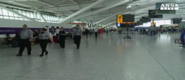 Gb: British Airways ai passeggeri, non venite in aeroporto