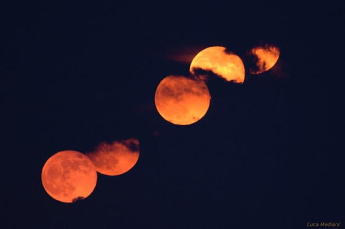 Un suggestivo e spettacolare collage di... superluna "parmigiana"