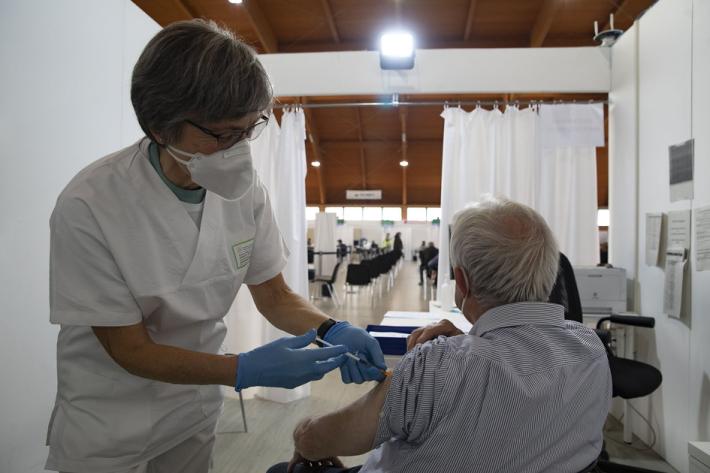 Allergie e vaccini, Ridolo: &laquo;Solo in rari casi meglio rinunciare&raquo;