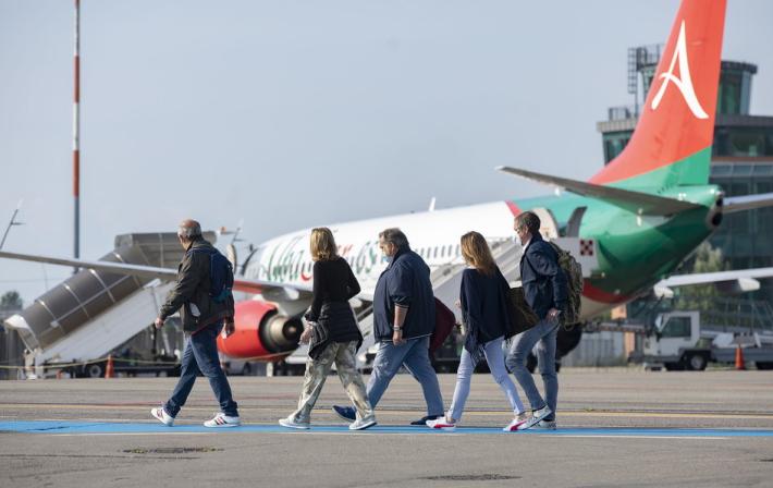 L'aeroporto decolla: sabato un migliaio di passeggeri e il debutto del  volo per Lampedusa