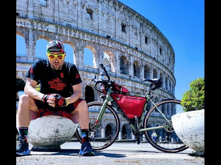 In bici da Trapani a Lugano, l'impresa di un pubblicitario