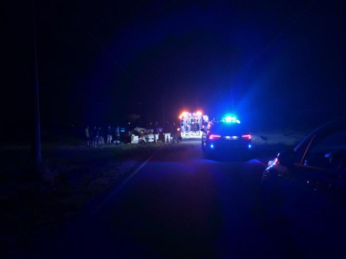 Auto fuori strada nella notte a Sorbolo: quattro feriti, due sono gravi