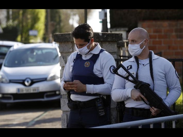 Attacco con un coltello in Francia: 6 bimbi tra i feriti