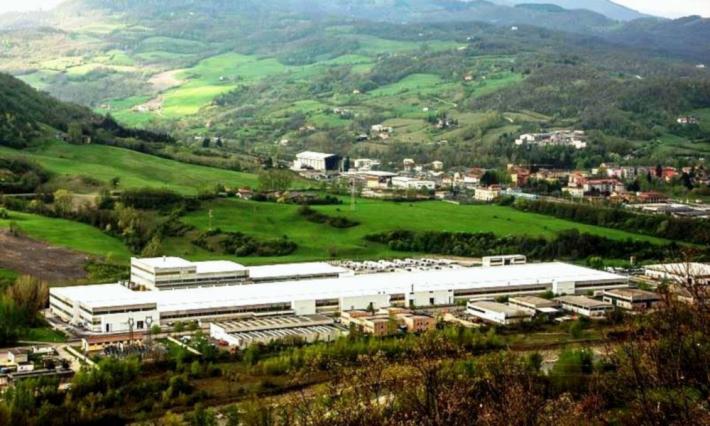 Laminam, tornano i cattivi odori