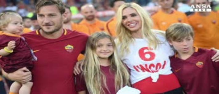L'addio di Totti tra le lacrime