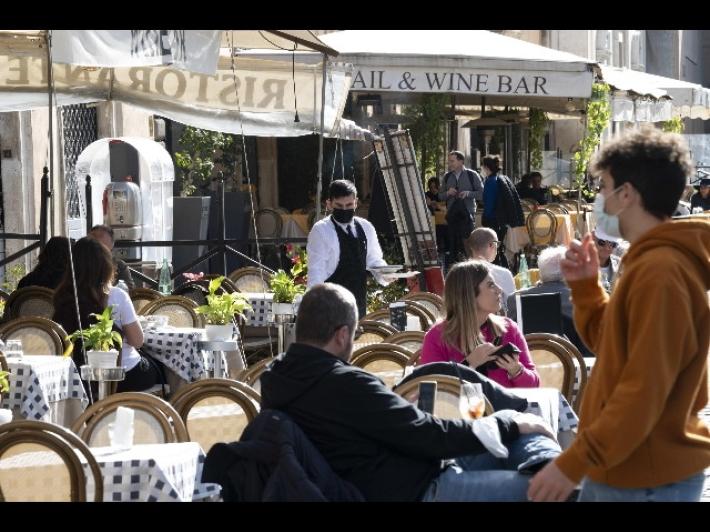 Sileri: "Spero venga presto rivisto il limite di 4 a tavola"